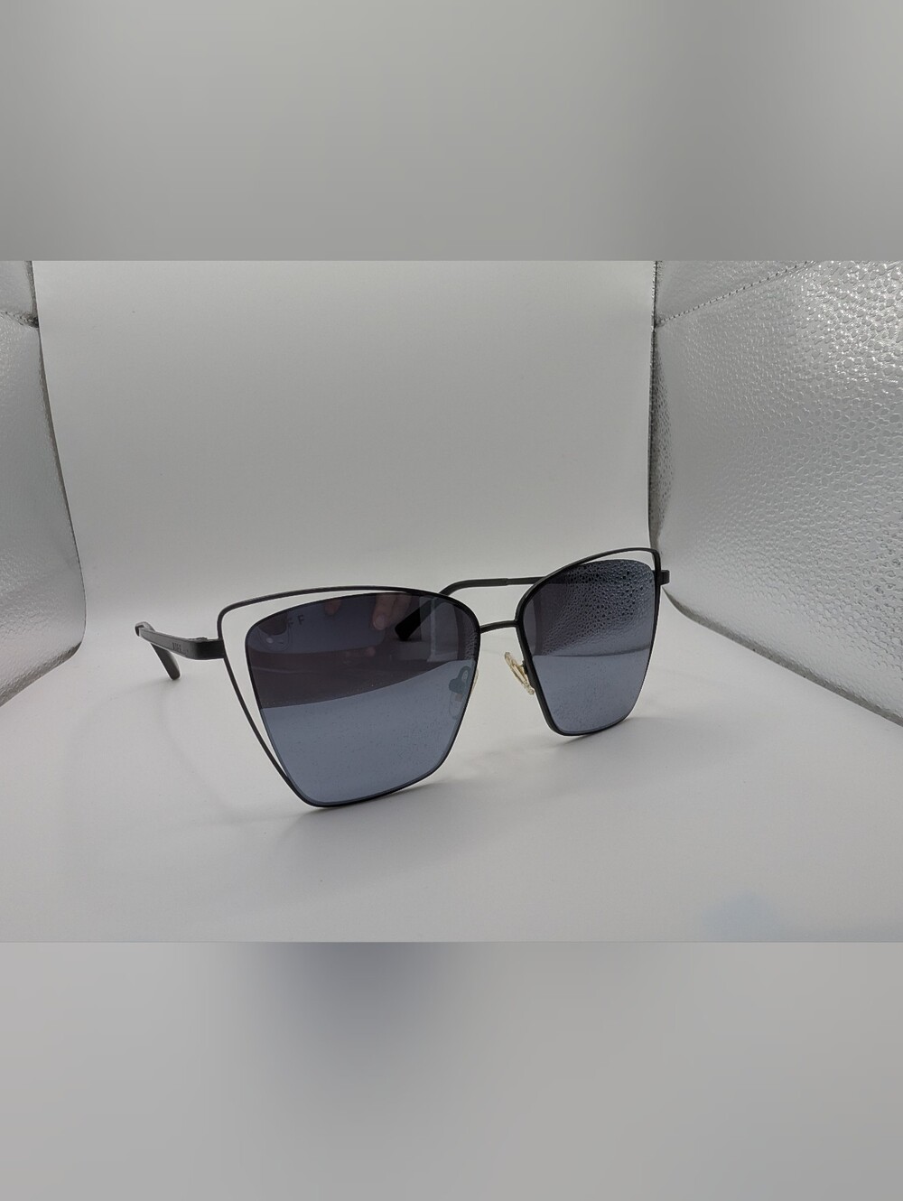 DIFF Eyewear Becky III Polarized Cat-Eye Sunglasses Matte Black Wire Frame Case